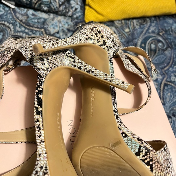 BCBG Women's Snakeskin Heels - Black and Cream - Picture 5 of 7